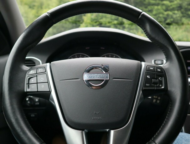 volvo-v60-diesel-2012-big-11