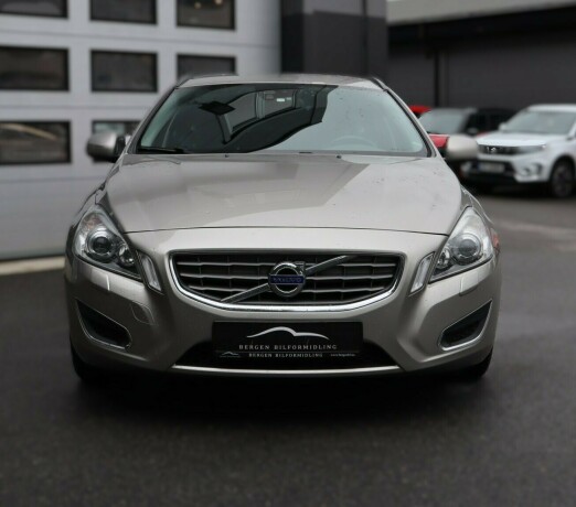volvo-v60-diesel-2012-big-4