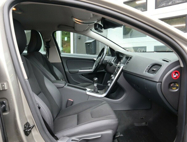 volvo-v60-diesel-2012-big-8