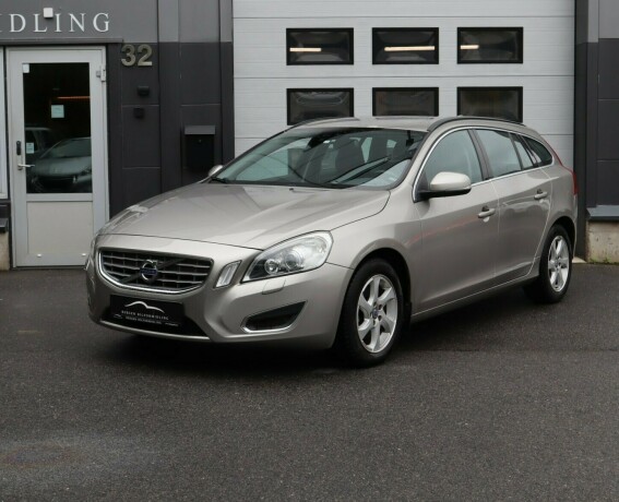 volvo-v60-diesel-2012-big-0