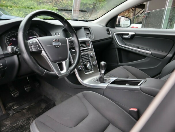 volvo-v60-diesel-2012-big-7