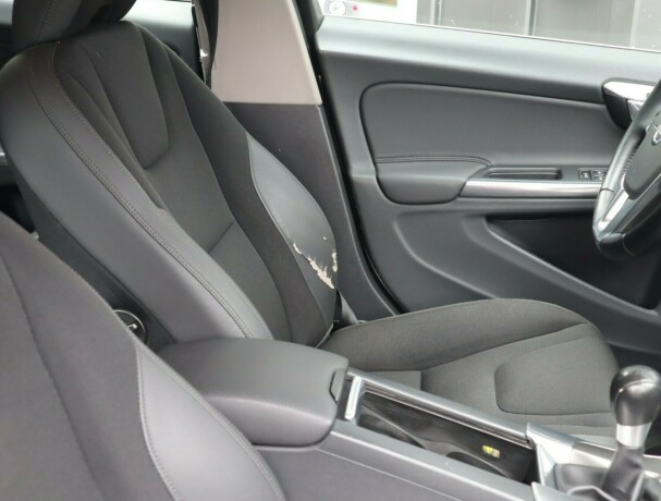 volvo-v60-diesel-2012-big-16