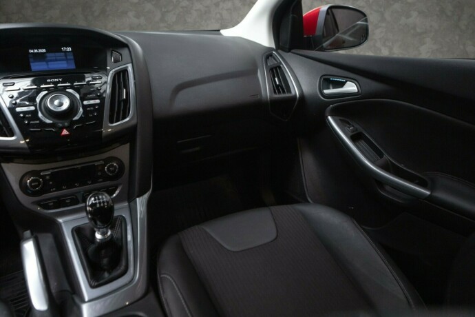 ford-focus-diesel-2011-big-24