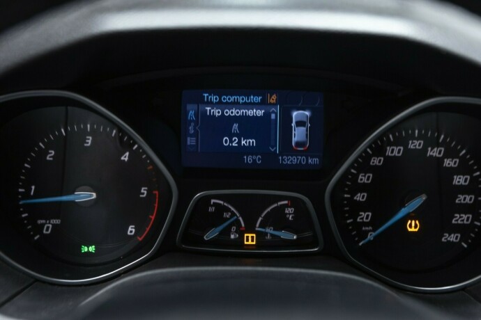 ford-focus-diesel-2011-big-11