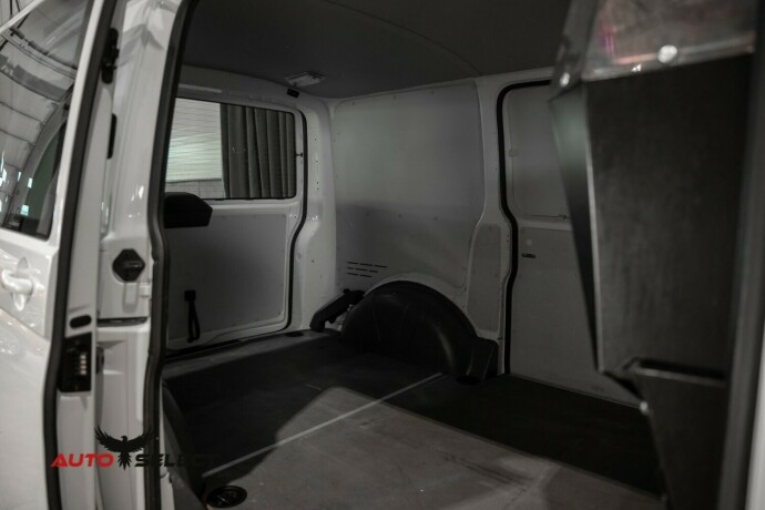 volkswagen-transporter-diesel-2020-big-17