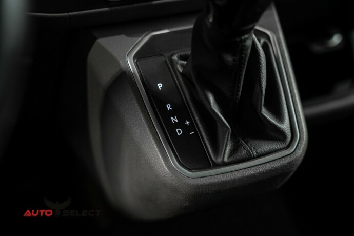 volkswagen-transporter-diesel-2020-big-27