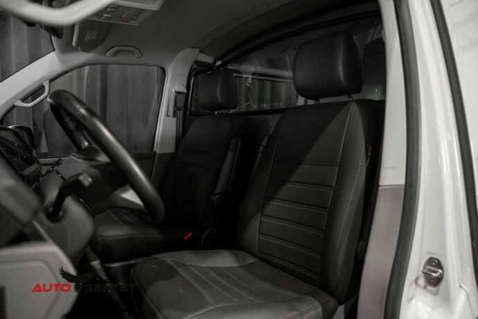 volkswagen-transporter-diesel-2020-big-11