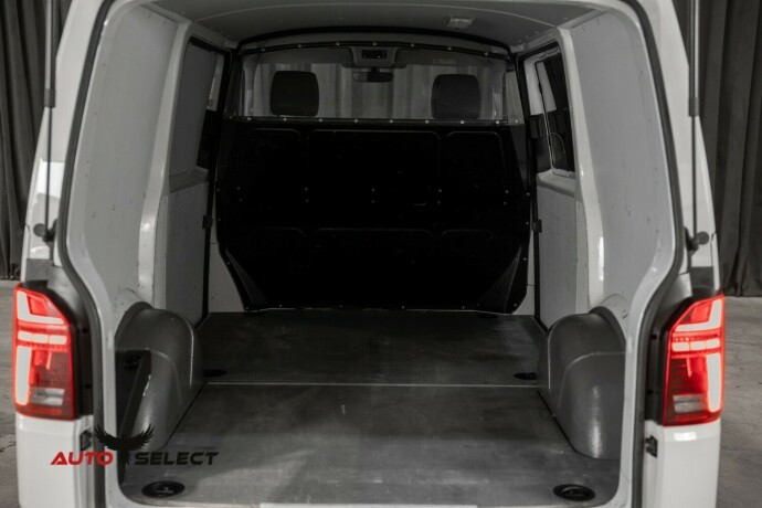 volkswagen-transporter-diesel-2020-big-18