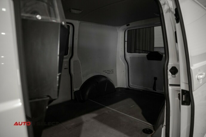 volkswagen-transporter-diesel-2020-big-15