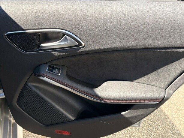mercedes-benz-cla250-bensin-2015-big-41