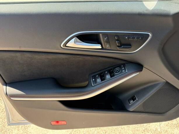 mercedes-benz-cla250-bensin-2015-big-14