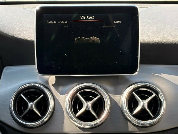 mercedes-benz-cla250-bensin-2015-big-29