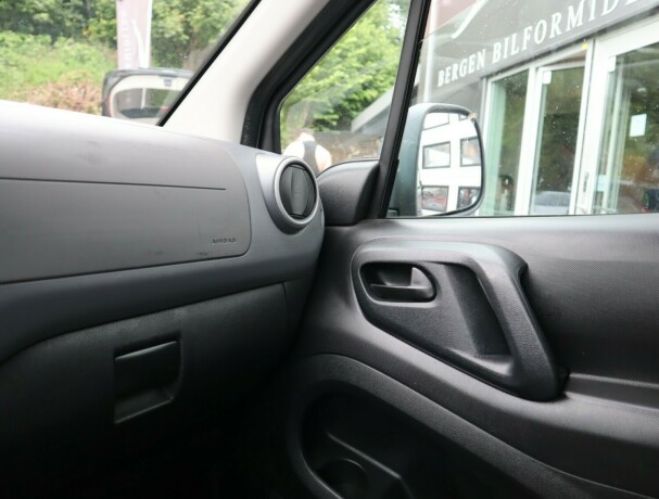 peugeot-partner-diesel-2012-big-11