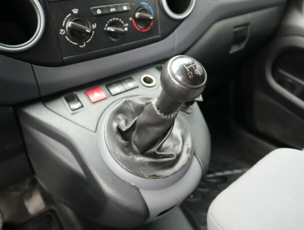 peugeot-partner-diesel-2012-big-9