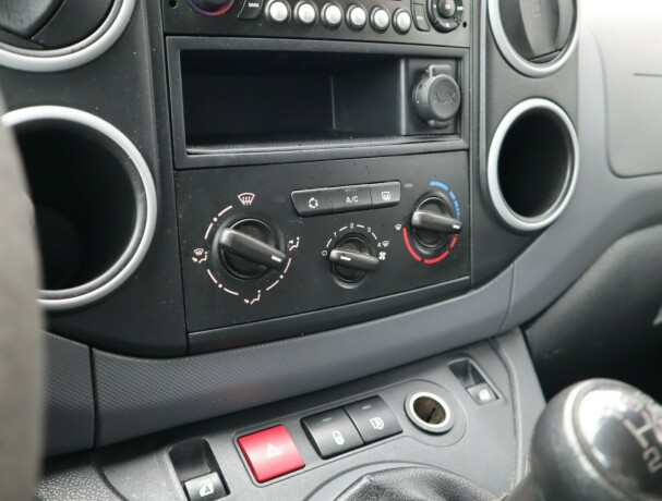 peugeot-partner-diesel-2012-big-10