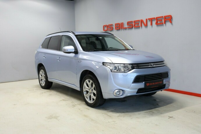 mitsubishi-outlander-elektrisitetbensin-2015-big-0
