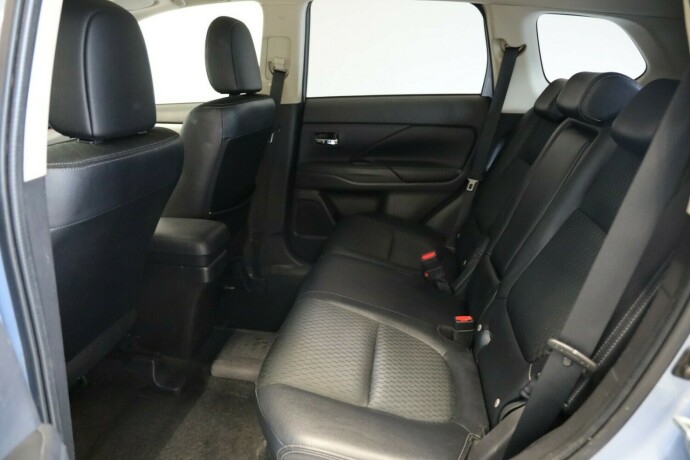 mitsubishi-outlander-elektrisitetbensin-2015-big-12