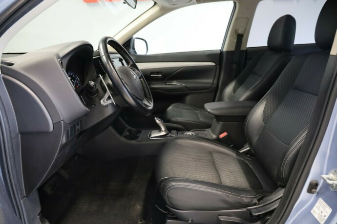 mitsubishi-outlander-elektrisitetbensin-2015-big-7