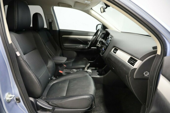 mitsubishi-outlander-elektrisitetbensin-2015-big-10