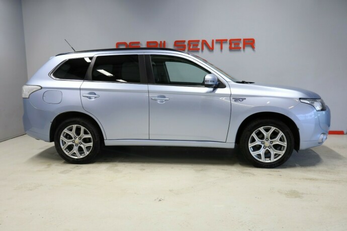 mitsubishi-outlander-elektrisitetbensin-2015-big-2