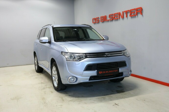 mitsubishi-outlander-elektrisitetbensin-2015-big-1