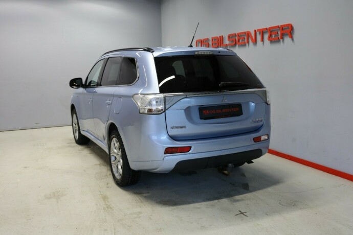 mitsubishi-outlander-elektrisitetbensin-2015-big-4