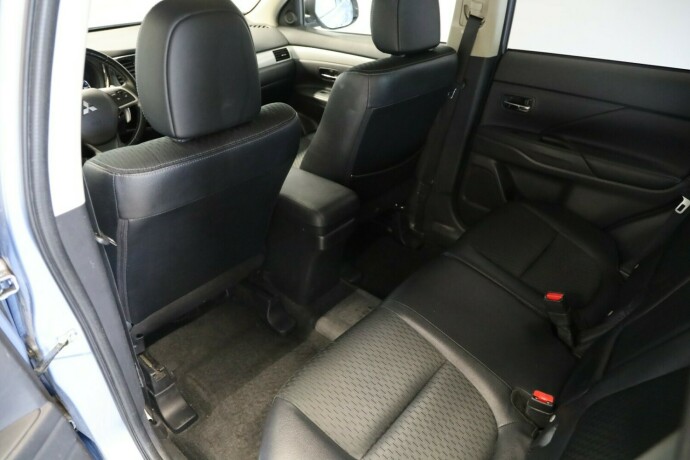 mitsubishi-outlander-elektrisitetbensin-2015-big-11