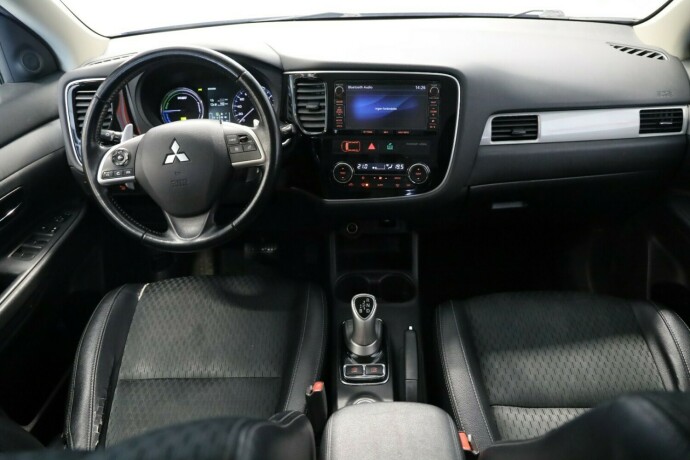 mitsubishi-outlander-elektrisitetbensin-2015-big-8