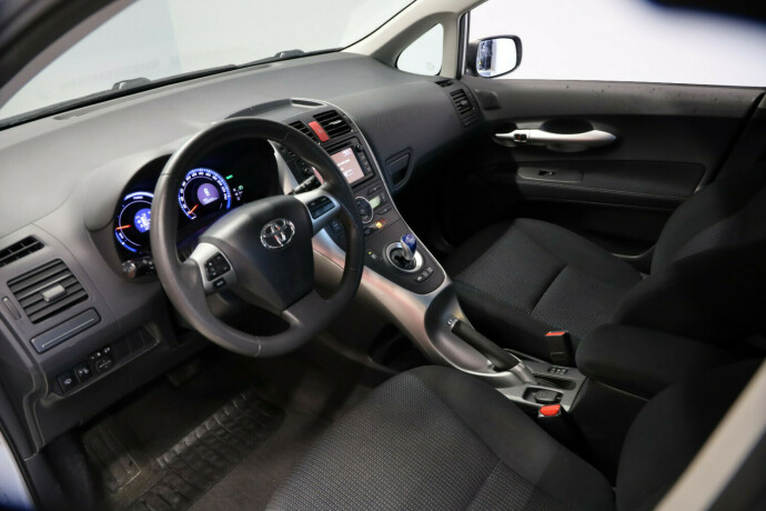 toyota-auris-bensin-2012-big-4