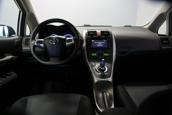 toyota-auris-bensin-2012-big-6