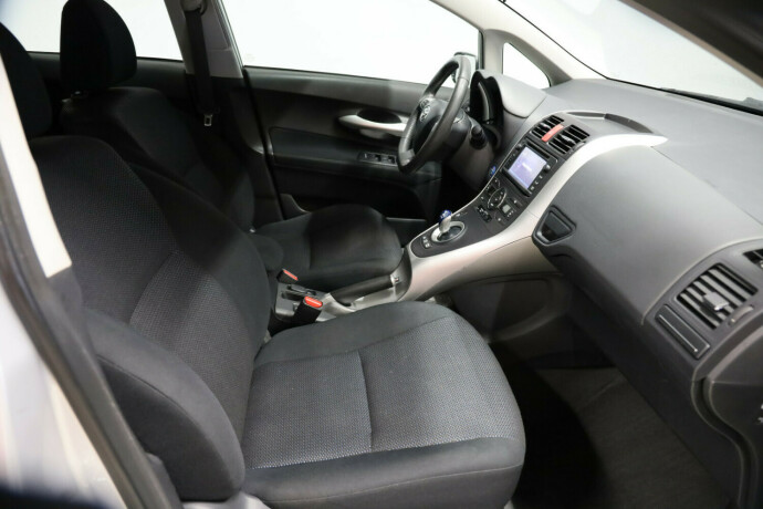 toyota-auris-bensin-2012-big-8