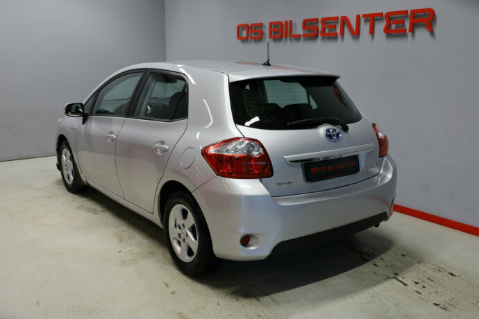 toyota-auris-bensin-2012-big-3