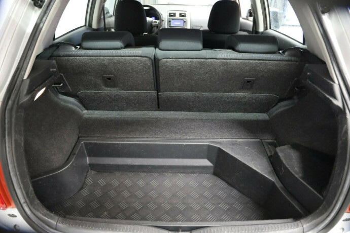 toyota-auris-bensin-2012-big-10