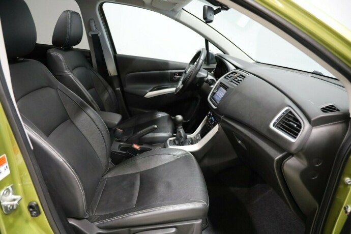 suzuki-sx4-s-cross-bensin-2014-big-10