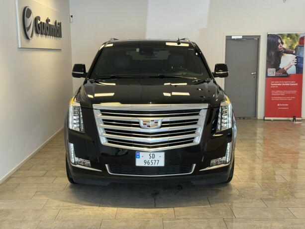 cadillac-escalade-bensin-2020-big-3