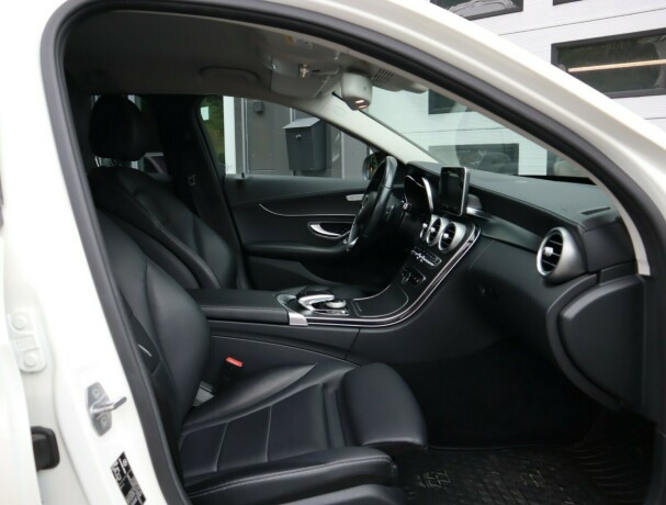 mercedes-benz-c-klasse-plug-in-petrol-2017-big-10