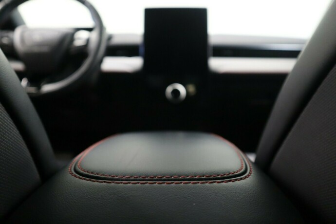 ford-mustang-mach-e-elektrisitet-2022-big-34