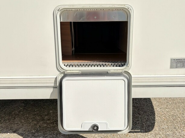 adria-alpina-663pt-3-k248yesenger-lav-seng-sittegruppe-alde-2017-big-9