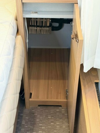 adria-alpina-663pt-3-k248yesenger-lav-seng-sittegruppe-alde-2017-big-20