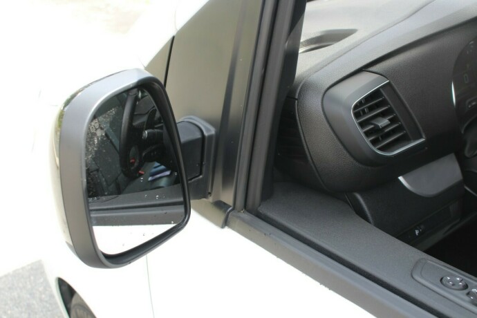 peugeot-expert-diesel-2022-big-10