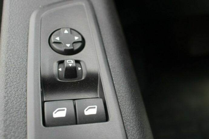 peugeot-expert-diesel-2022-big-11