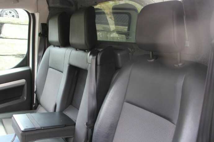 peugeot-expert-diesel-2022-big-15