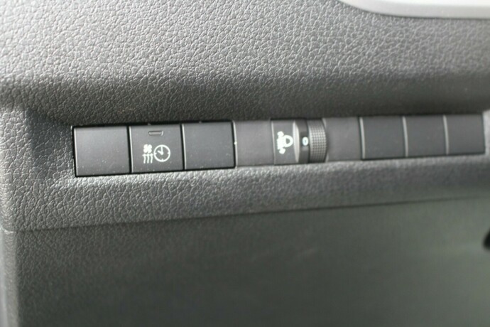 peugeot-expert-diesel-2022-big-12