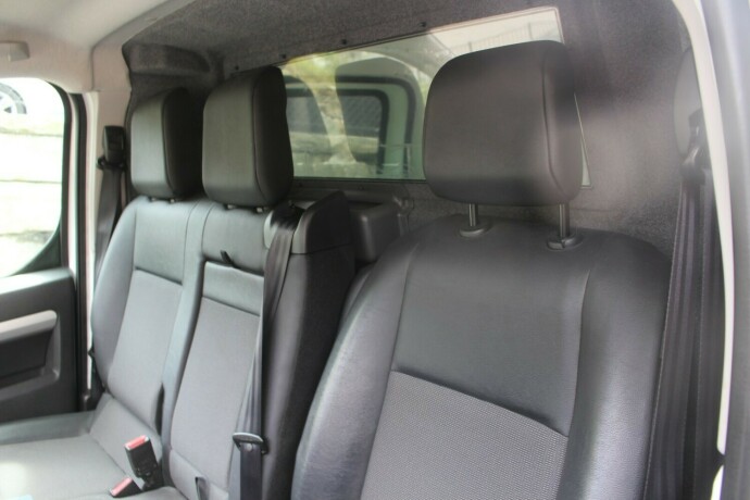 peugeot-expert-diesel-2022-big-14