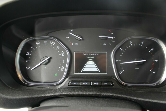 peugeot-expert-diesel-2022-big-18