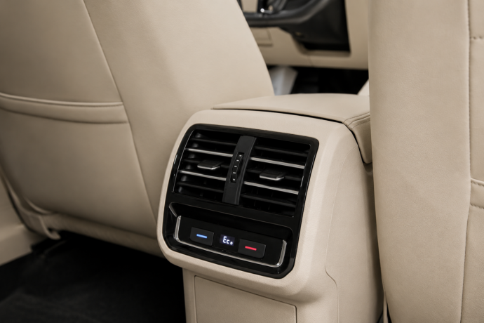 volkswagen-passat-elektrisitetbensin-2017-big-5