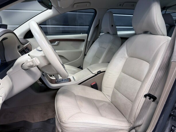 volvo-xc-70-diesel-2010-big-12