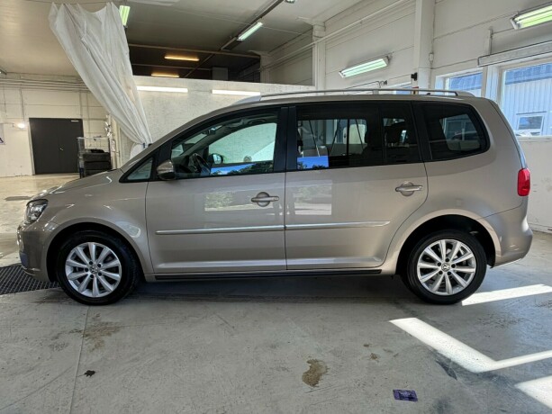 volkswagen-touran-diesel-2011-big-2
