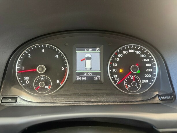 volkswagen-touran-diesel-2011-big-28