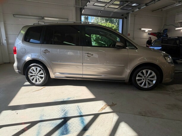volkswagen-touran-diesel-2011-big-6